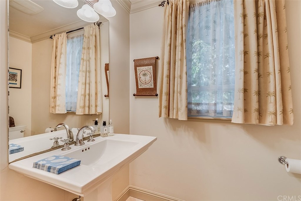 1756 10th Street Manhattan Beach, CA 90266 - Photo 17 of 54