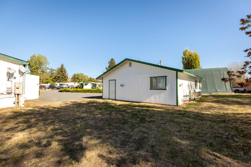 7550 Booth Road Klamath Falls, OR 97603 - Photo 17 of 85 7550+7600BoothRd.-38