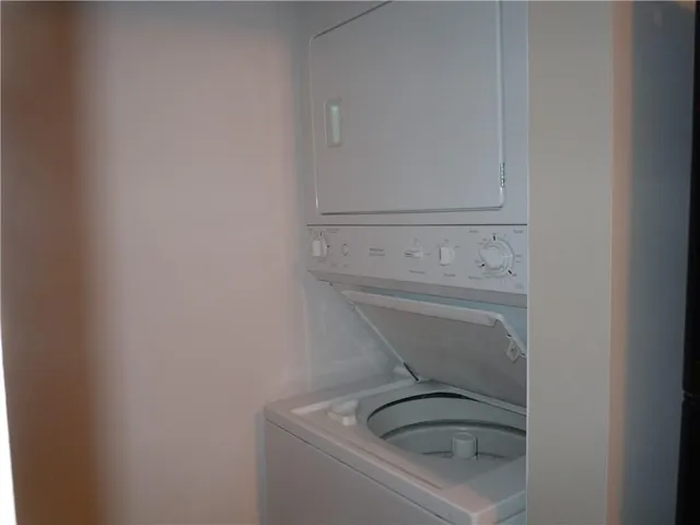 $1,500 | 1309 Carrollton Avenue, Unit 305, Metairie, LA 70005