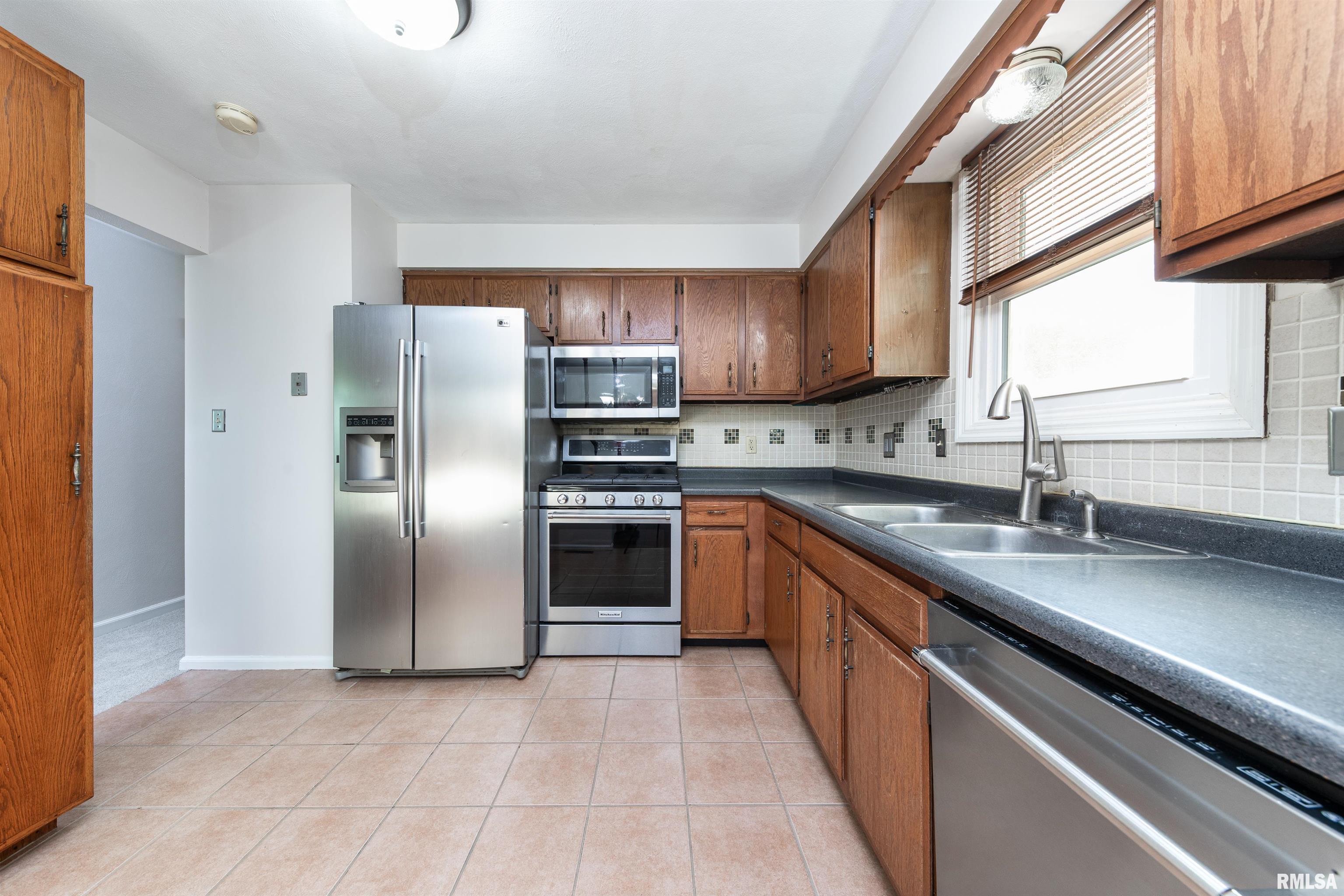 1315 West Queens Court Road Peoria, IL 61614 - Photo 16 of 52