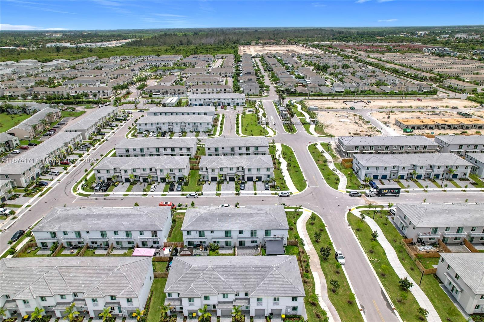 716 Southeast 14th Street Homestead, FL 33034 - Photo 4 of 60 a view of city with ocean