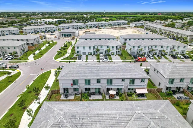 $469,900 | 716 Southeast 14th Street, Homestead, FL 33034