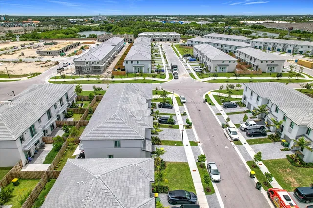 $469,900 | 716 Southeast 14th Street, Homestead, FL 33034