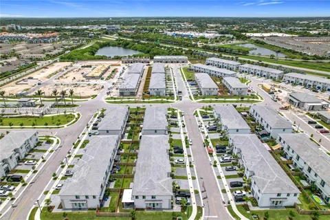 $469,900 | 716 Southeast 14th Street, Homestead, FL 33034