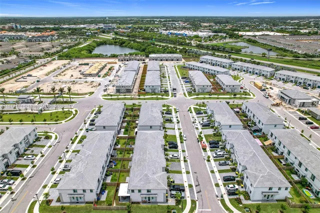 $469,900 | 716 Southeast 14th Street, Homestead, FL 33034