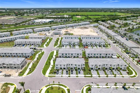 $469,900 | 716 Southeast 14th Street, Homestead, FL 33034