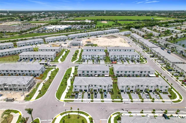 $469,900 | 716 Southeast 14th Street, Homestead, FL 33034