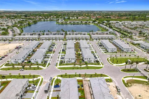 $469,900 | 716 Southeast 14th Street, Homestead, FL 33034