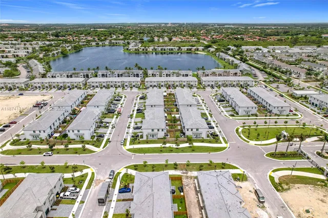 $469,900 | 716 Southeast 14th Street, Homestead, FL 33034