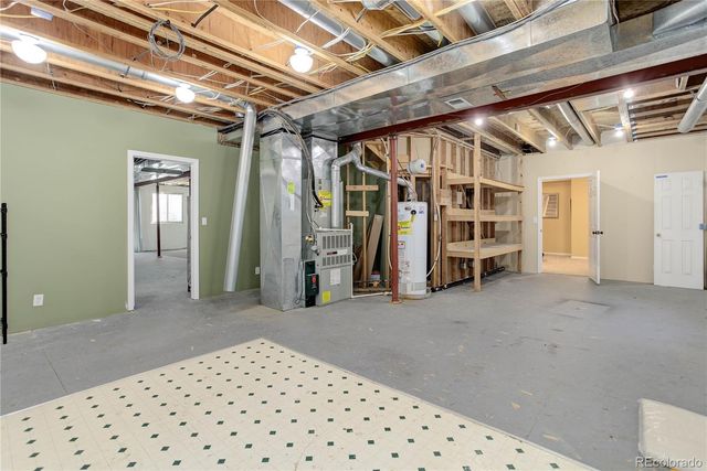 a big room with closet