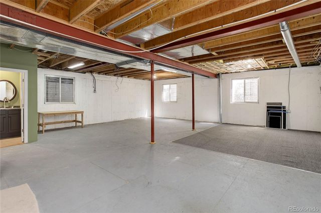 a view of empty room with an empty space