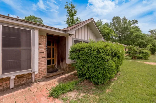 $1,695 | 1819 Ave Q, Huntsville, TX 77340