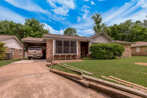 $1,695 | 1819 Ave Q, Huntsville, TX 77340