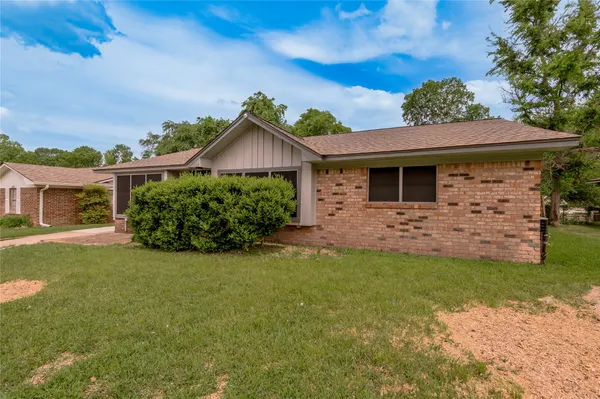 $1,695 | 1819 Ave Q, Huntsville, TX 77340