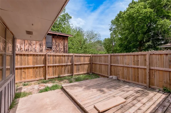 $1,695 | 1819 Ave Q, Huntsville, TX 77340