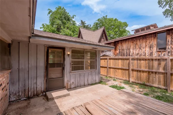 $1,695 | 1819 Ave Q, Huntsville, TX 77340