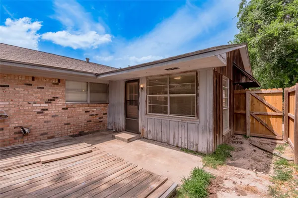 $1,695 | 1819 Ave Q, Huntsville, TX 77340