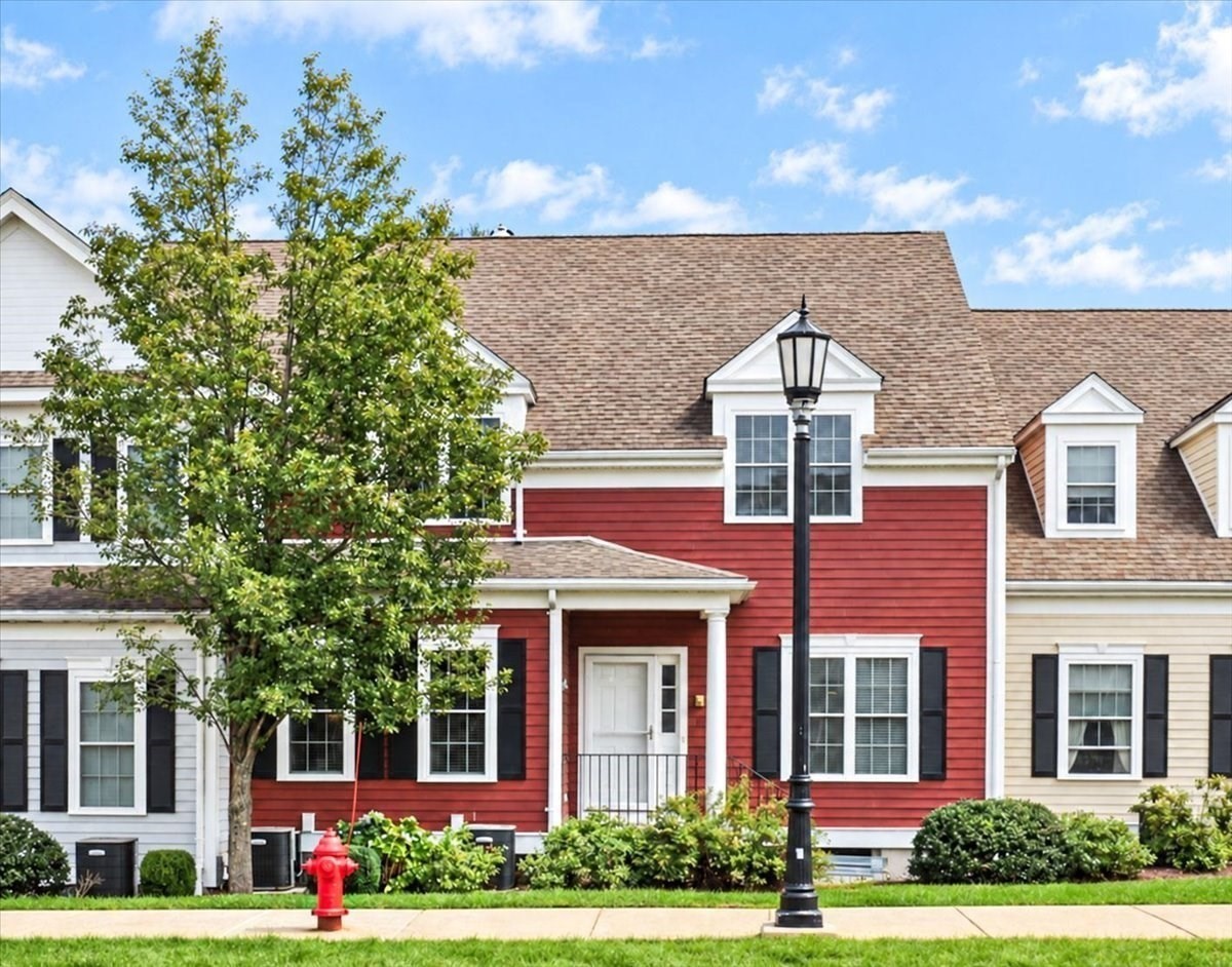 41 Meetinghouse Road Norfolk, MA 02056 - Photo 1 of 42 Gallery Image 1