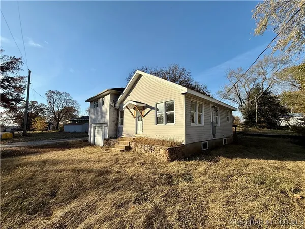 $83,500 | 205 5th Street, Stover, MO 65078