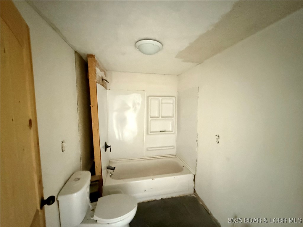 205 5th Street Stover, MO 65078 - Photo 13 of 20 Hall bathroom