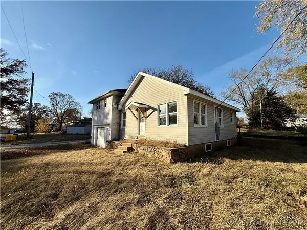 $83,500 | 205 5th Street, Stover, MO 65078