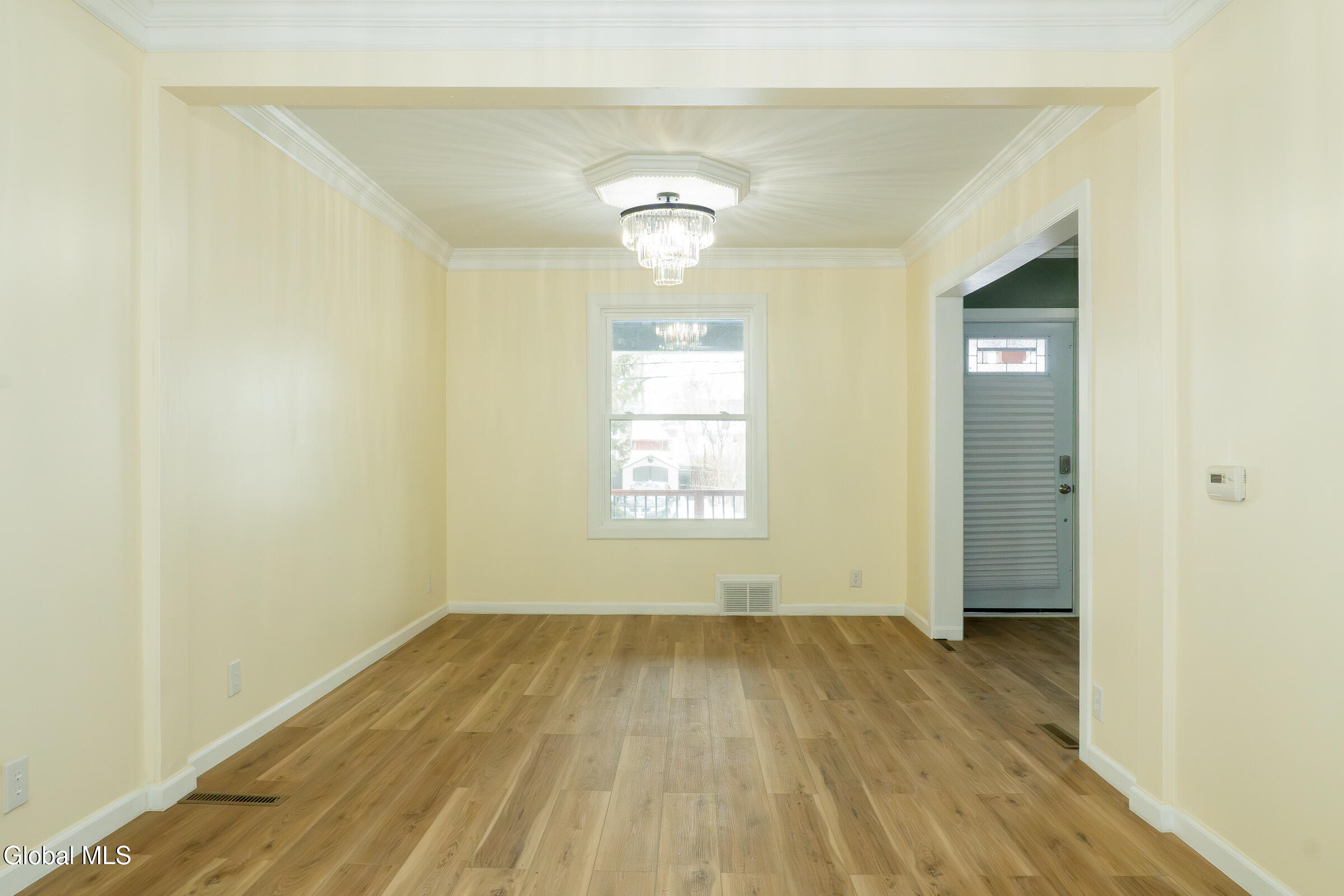 126 Manchester Road Schenectady, NY 12304 - Photo 7 of 39 7