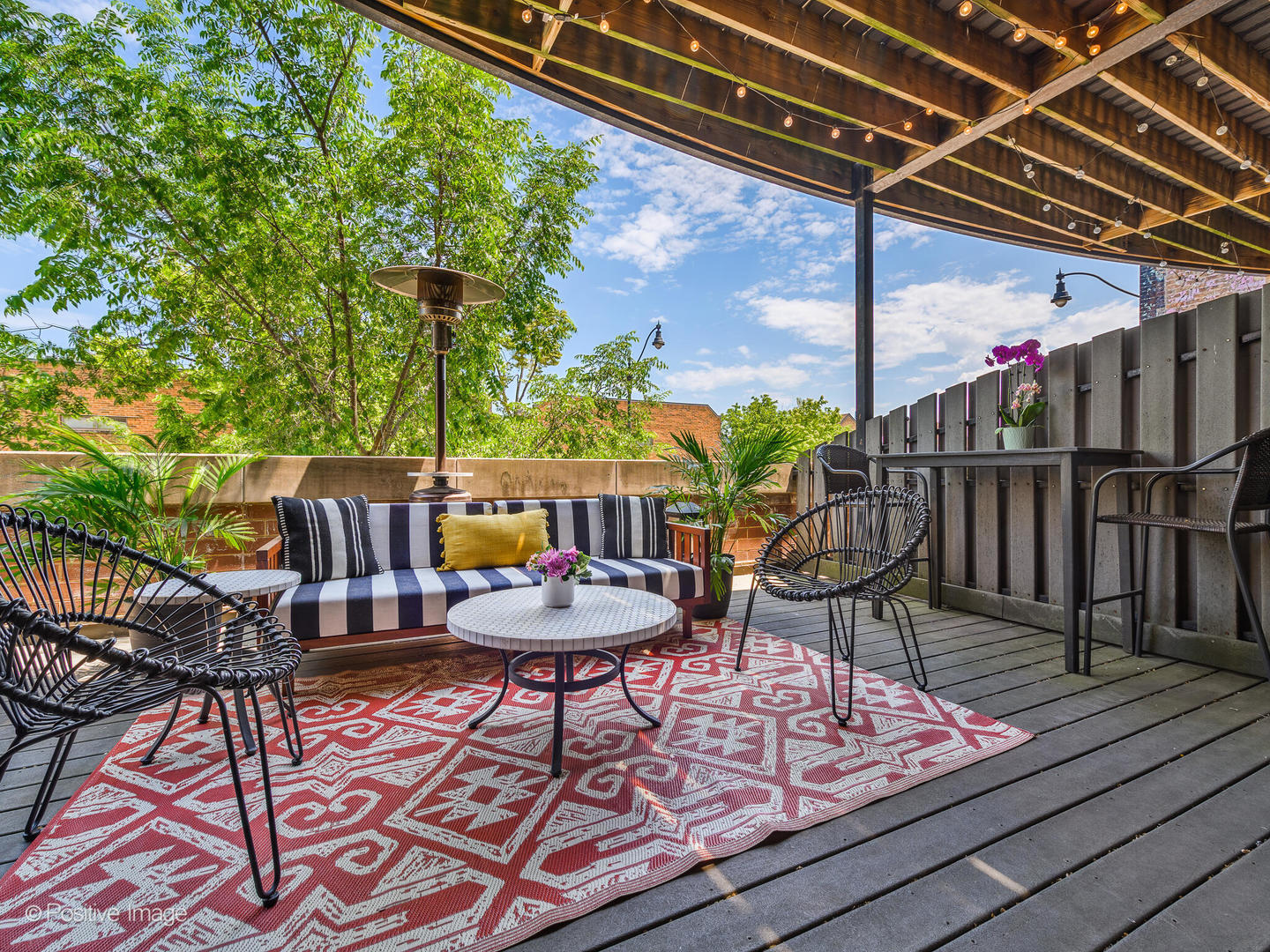 2030 North Halsted Street, Unit 2N Chicago, IL 60614 - Photo 6 of 26 a view of a outdoor sitting area with furniture