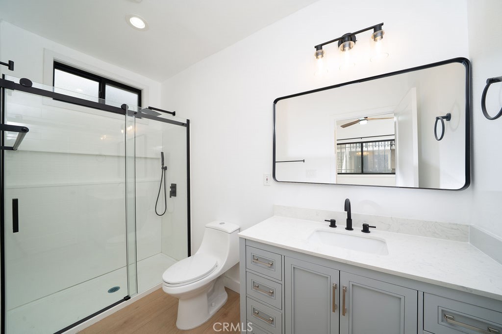 1044 Cedar Avenue Long Beach, CA 90813 - Photo 13 of 47 Master bathroom