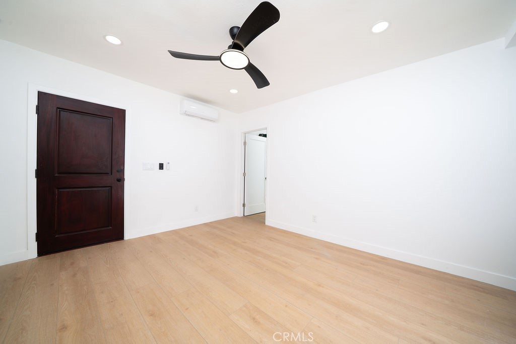 1044 Cedar Avenue Long Beach, CA 90813 - Photo 16 of 47 Living room