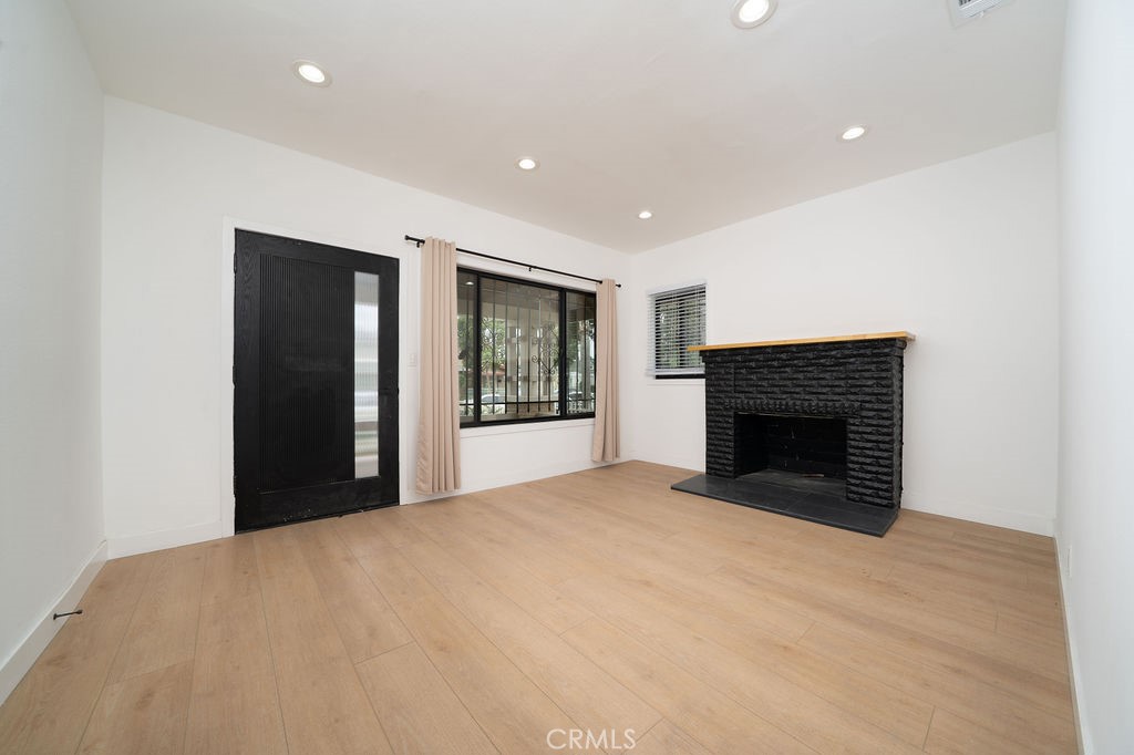 1044 Cedar Avenue Long Beach, CA 90813 - Photo 2 of 47 Living Room
