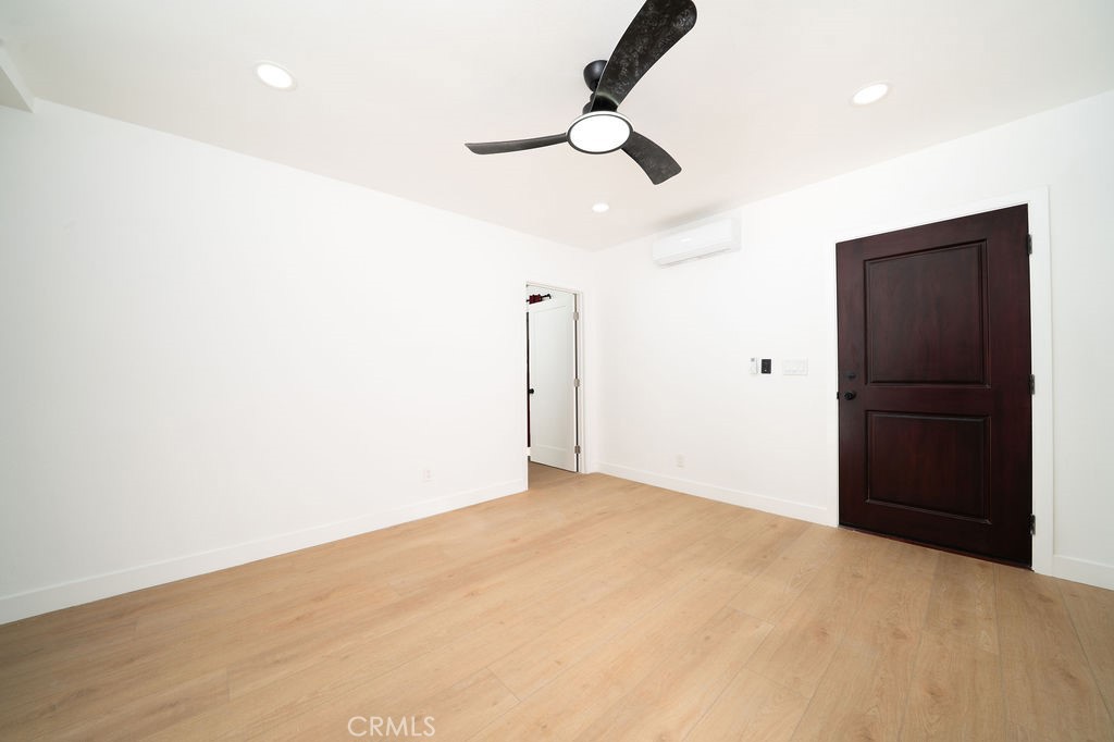 1044 Cedar Avenue Long Beach, CA 90813 - Photo 23 of 47 Living Room
