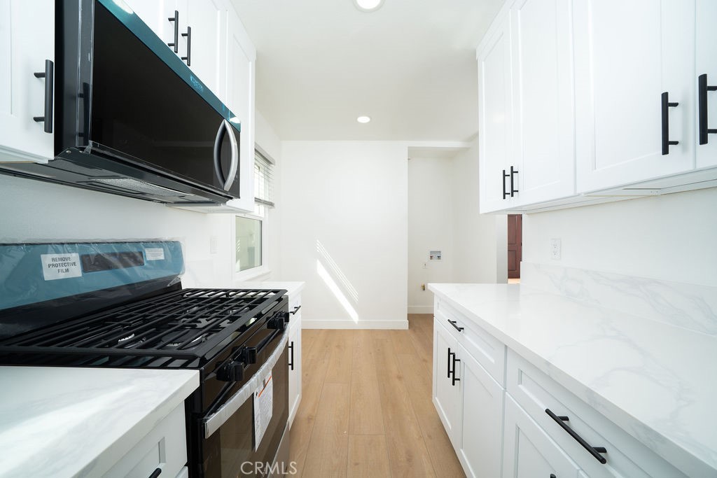 1044 Cedar Avenue Long Beach, CA 90813 - Photo 27 of 47 Kitchen