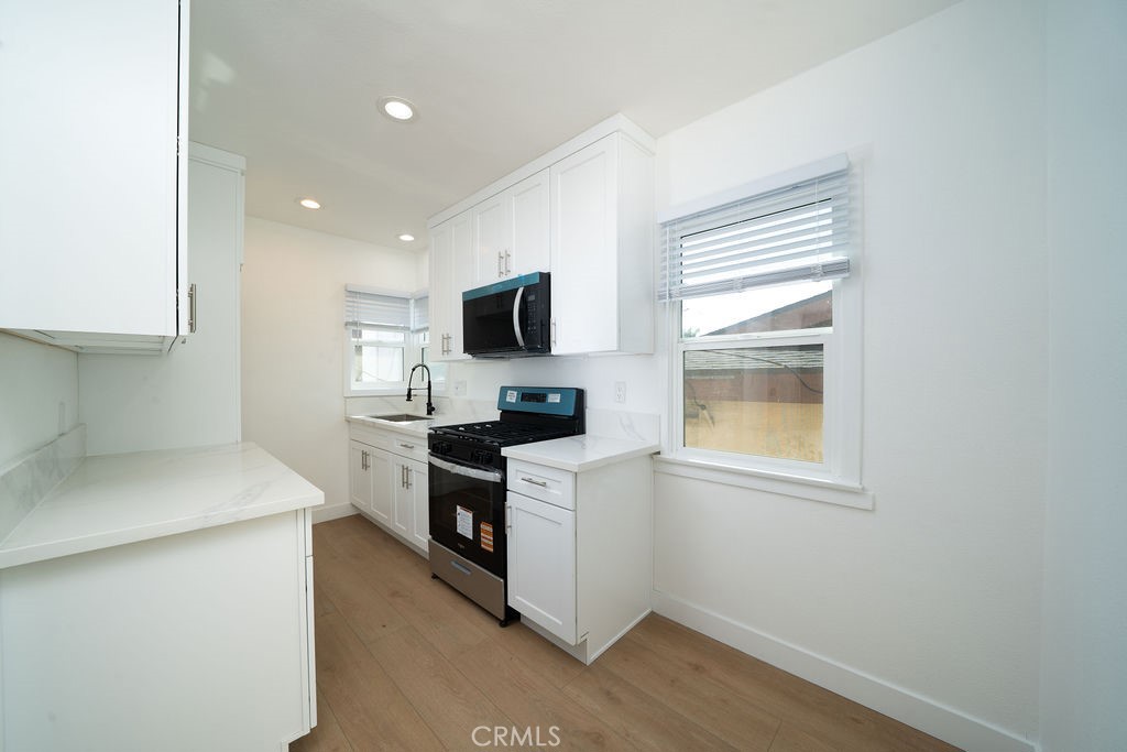 1044 Cedar Avenue Long Beach, CA 90813 - Photo 33 of 47 Kitchen