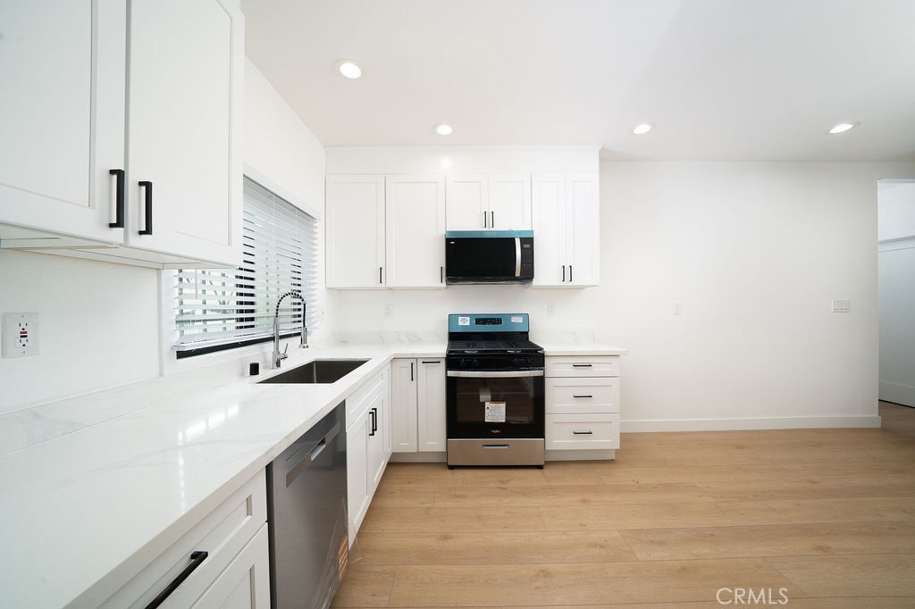 1044 Cedar Avenue Long Beach, CA 90813 - Photo 5 of 47 Kitchen