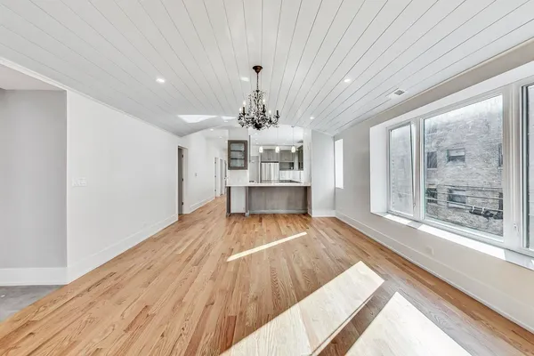 $5,400 | 1245 West Jarvis Avenue, Unit 2, Chicago, IL 60626