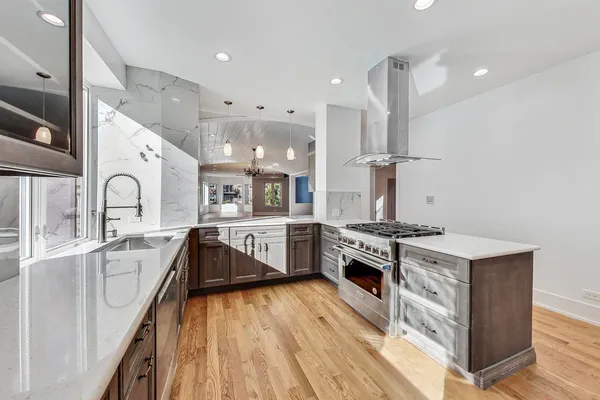 $5,400 | 1245 West Jarvis Avenue, Unit 2, Chicago, IL 60626