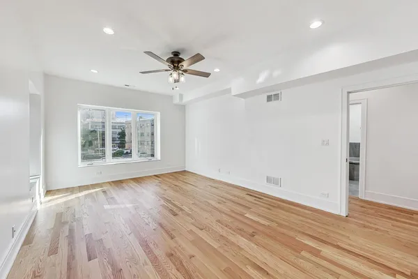 $5,400 | 1245 West Jarvis Avenue, Unit 2, Chicago, IL 60626
