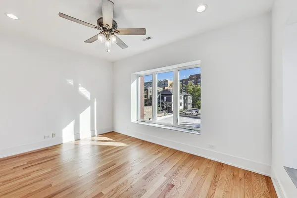 $5,400 | 1245 West Jarvis Avenue, Unit 2, Chicago, IL 60626