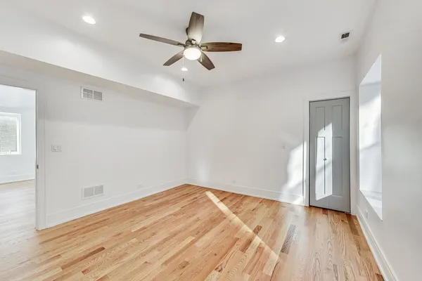 $5,400 | 1245 West Jarvis Avenue, Unit 2, Chicago, IL 60626