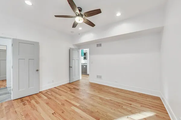 $5,400 | 1245 West Jarvis Avenue, Unit 2, Chicago, IL 60626