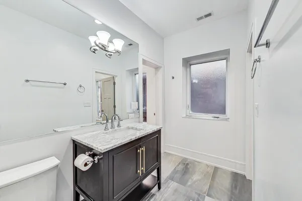 $5,400 | 1245 West Jarvis Avenue, Unit 2, Chicago, IL 60626
