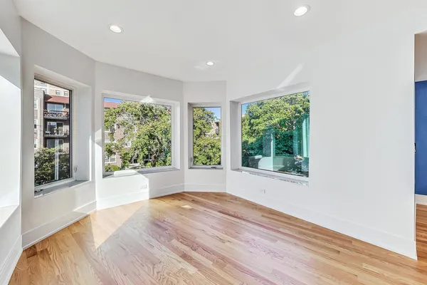 $5,400 | 1245 West Jarvis Avenue, Unit 2, Chicago, IL 60626