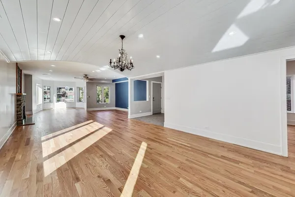 $5,400 | 1245 West Jarvis Avenue, Unit 2, Chicago, IL 60626