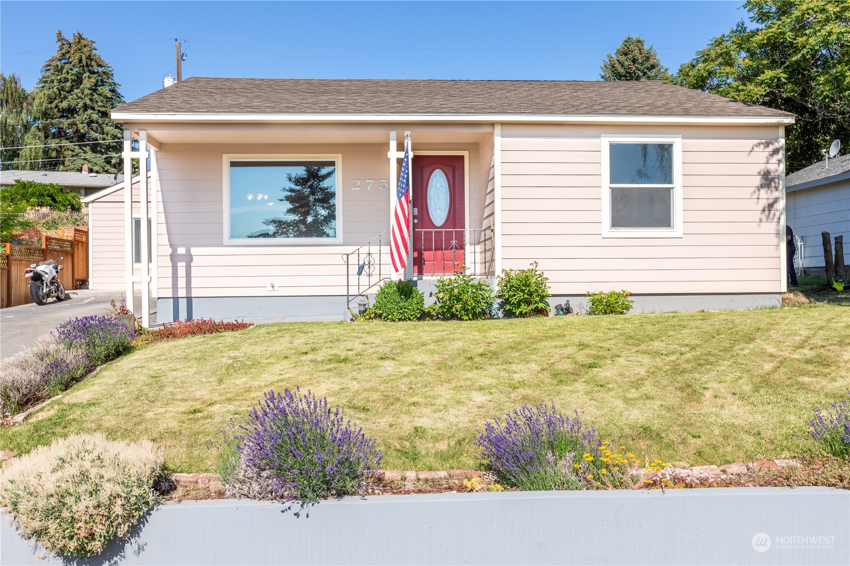 275 Patrick Road Ephrata, WA 98823 - Photo 1 of 35 a front view of house with yard