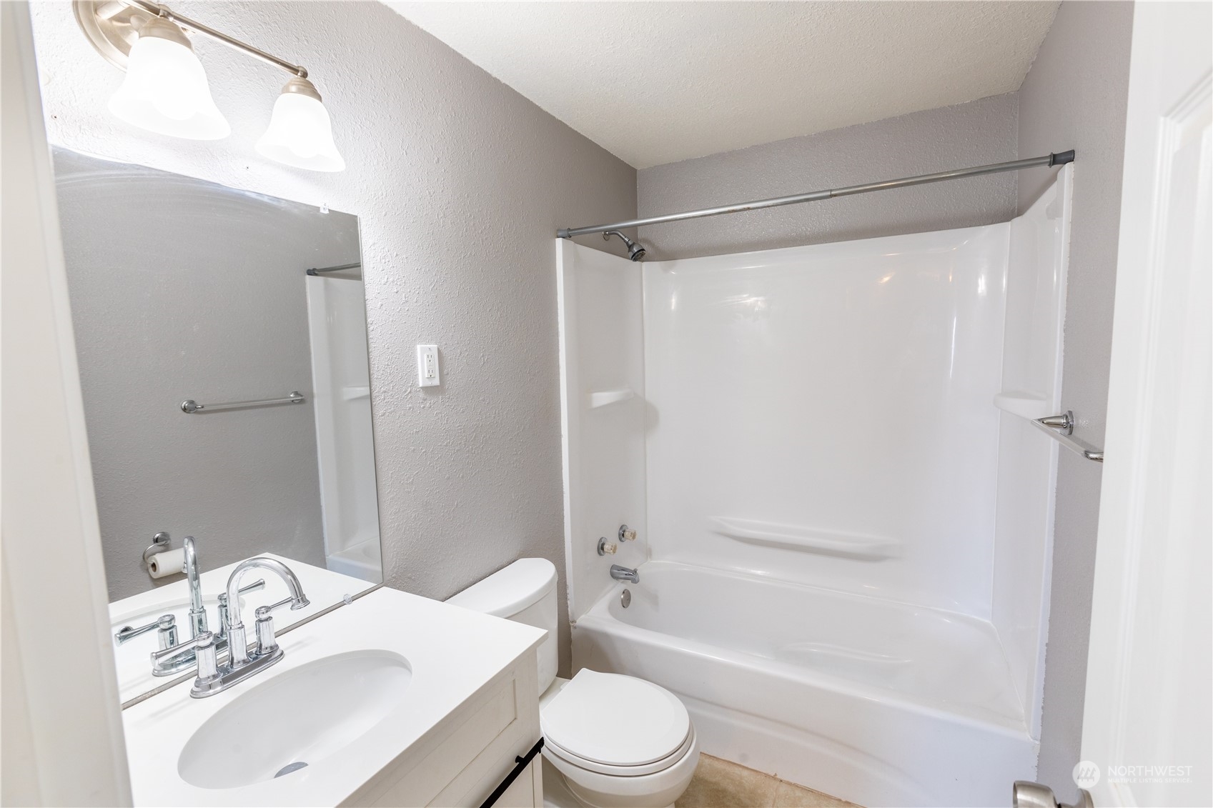 275 Patrick Road Ephrata, WA 98823 - Photo 14 of 35 a bathroom with a sink toilet and shower