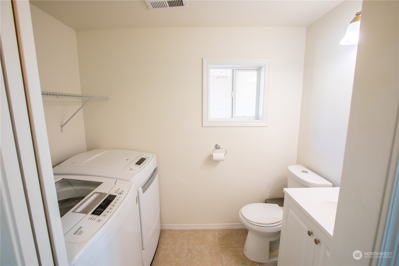 275 Patrick Road Ephrata, WA 98823 - Photo 26 of 35 a bathroom with a sink and toilet