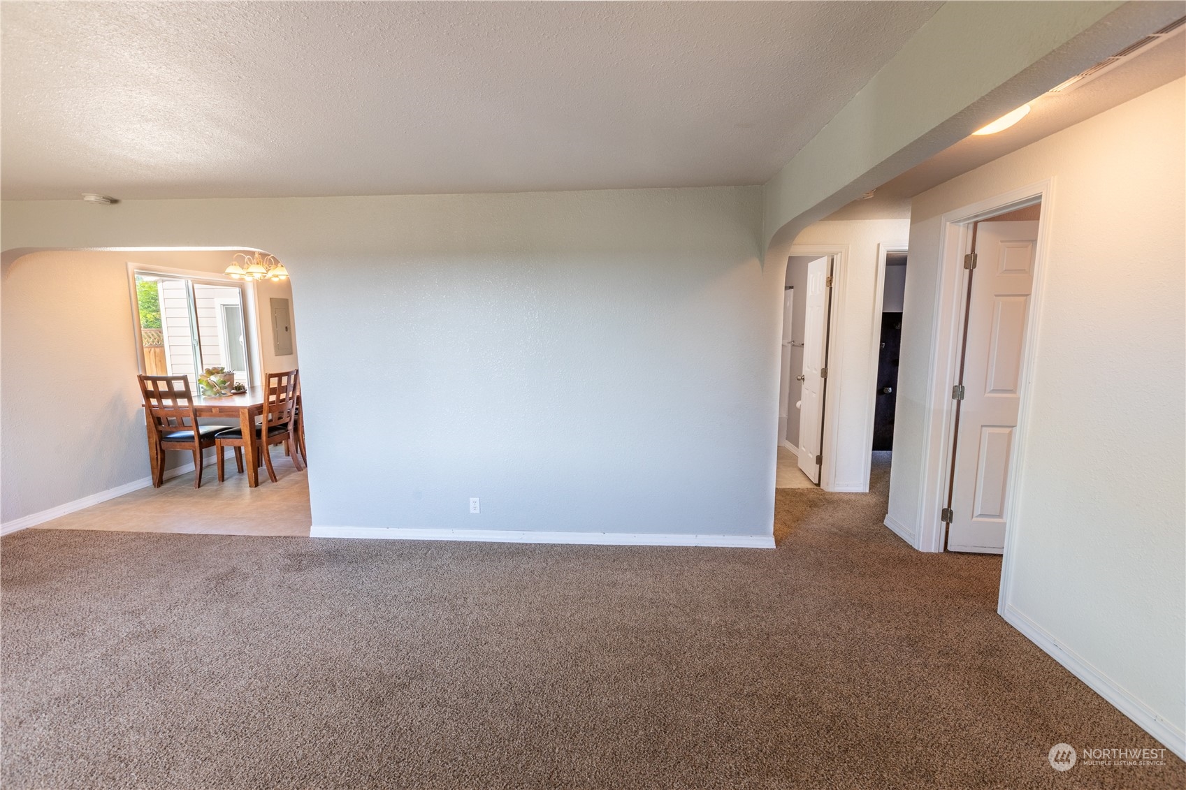 275 Patrick Road Ephrata, WA 98823 - Photo 5 of 35 a view of a livingroom with furniture and a window