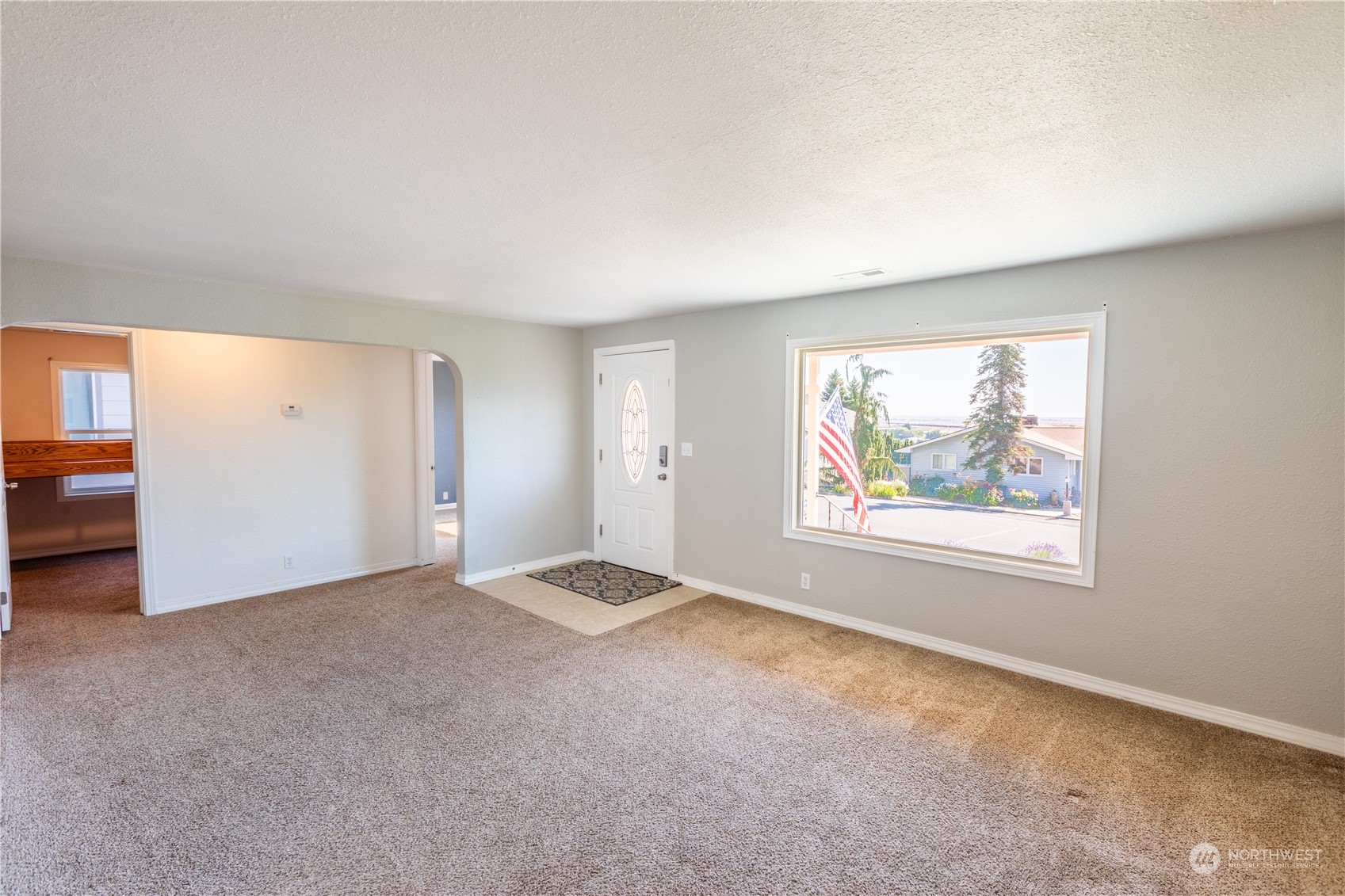 275 Patrick Road Ephrata, WA 98823 - Photo 7 of 35 an empty room with windows