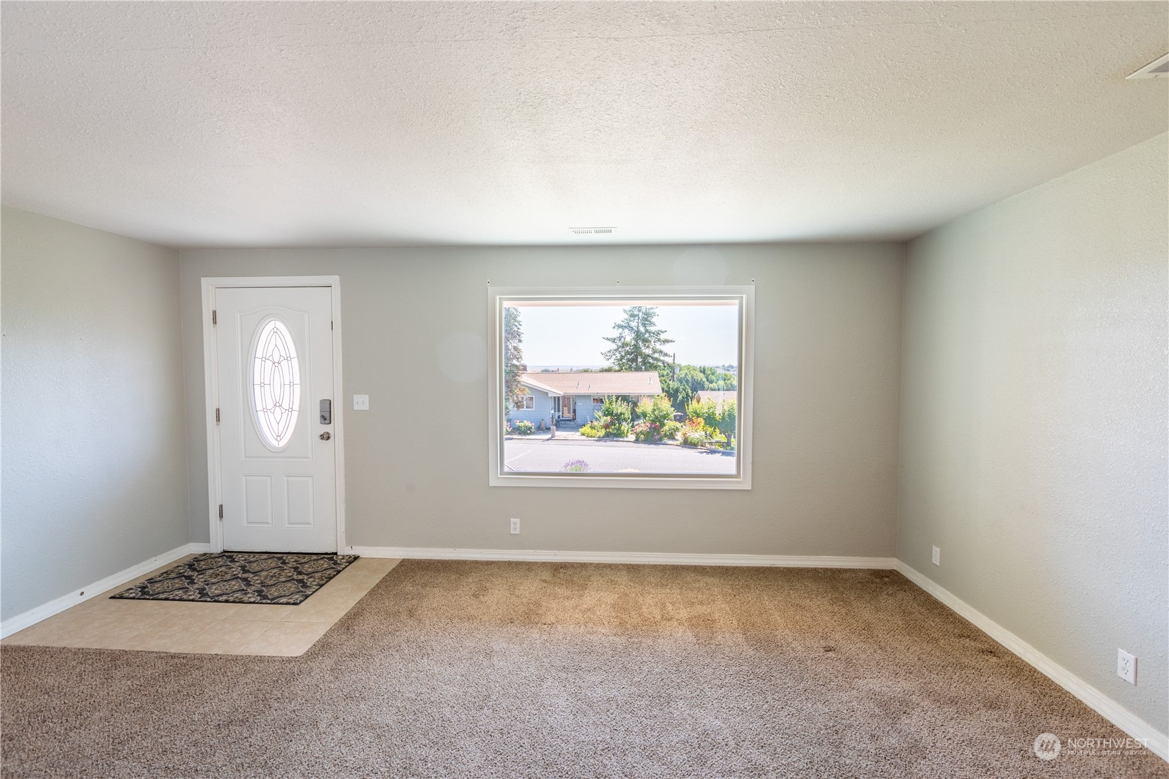 275 Patrick Road Ephrata, WA 98823 - Photo 8 of 35 an empty room with windows