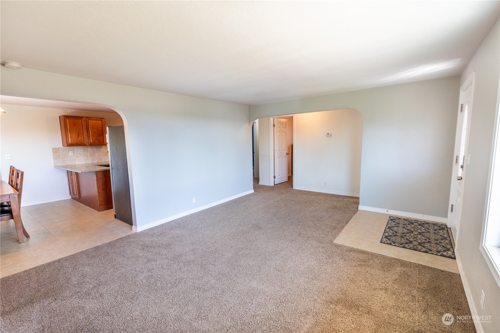 275 Patrick Road Ephrata, WA 98823 - Photo 9 of 35 a view of a big room with closet and windows